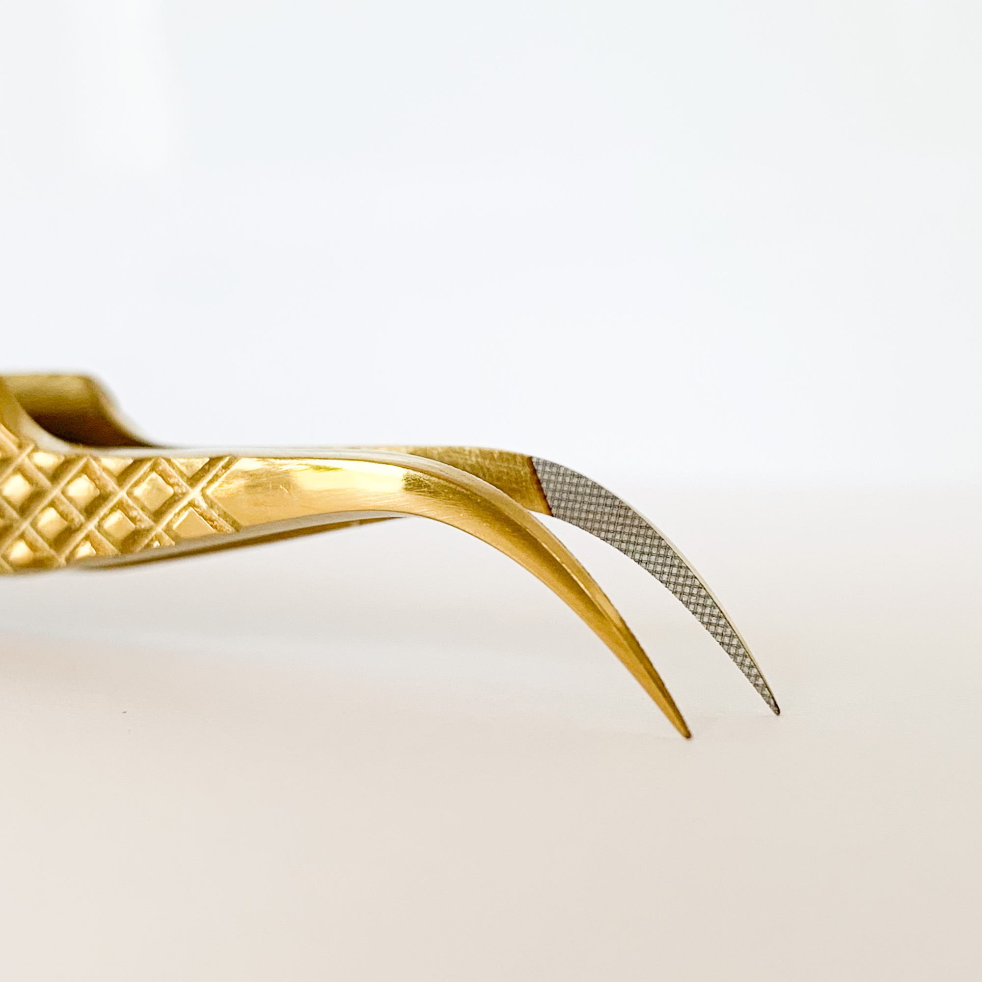 Pro Curved Tweezer - Image 3