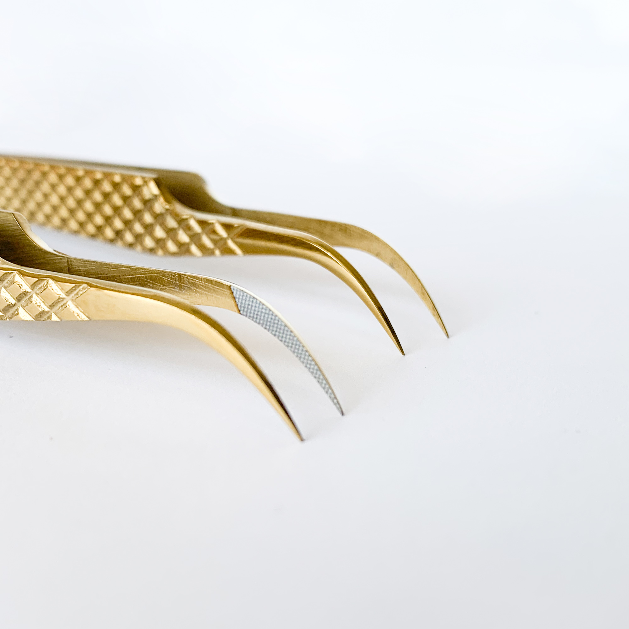 Pro Curved Tweezer